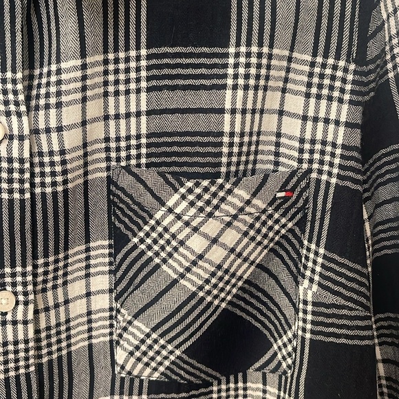 Tommy Hilfiger Women’s Blouse/ Button Down/ NavyPlaid/Cotton - Picture 3 of 10
